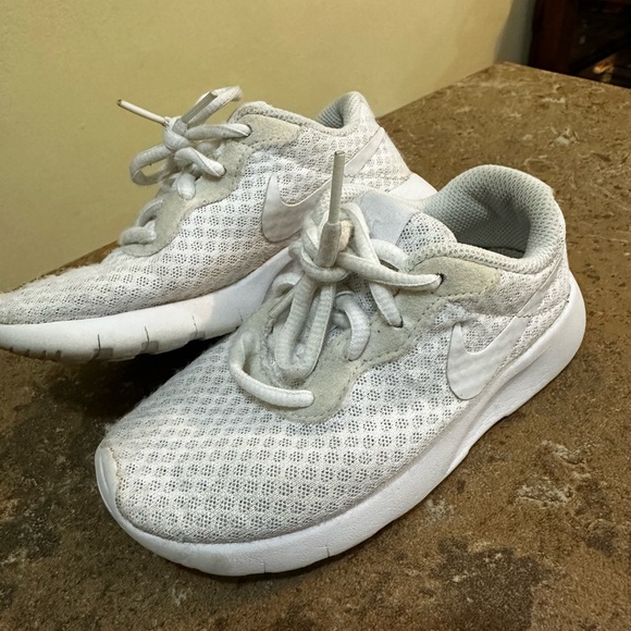 Nike tanjun toddler shoes - Picture 1 of 5